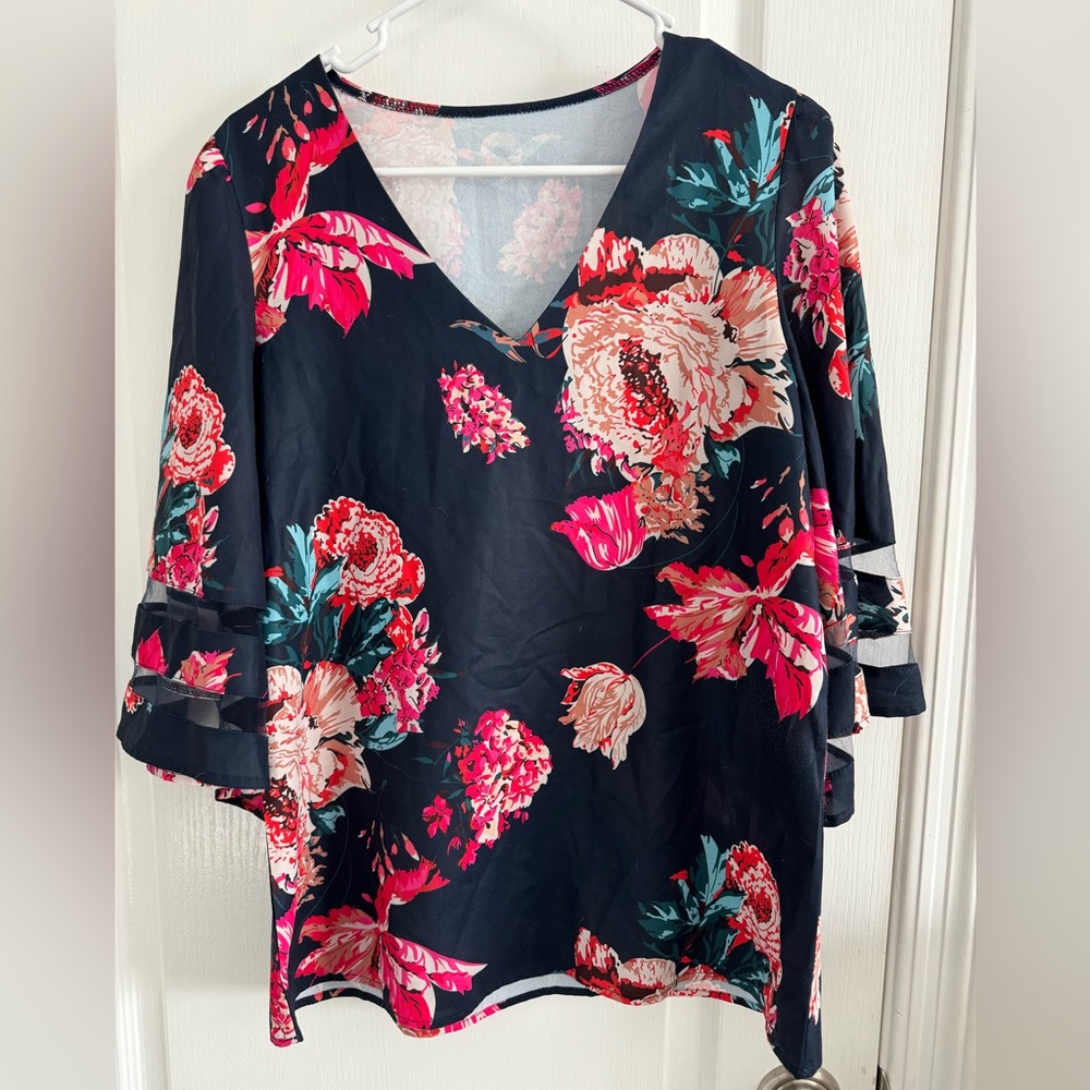Floral V-Neck Blouse with Sheer Panel Sleeves Size Medium